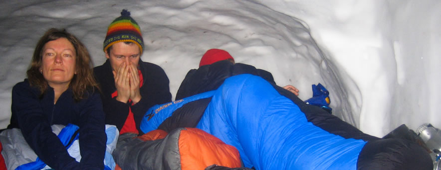 Schneehöhle / Renato Botte