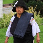 Trekkingreise Ecuador: Frau in Otavalo